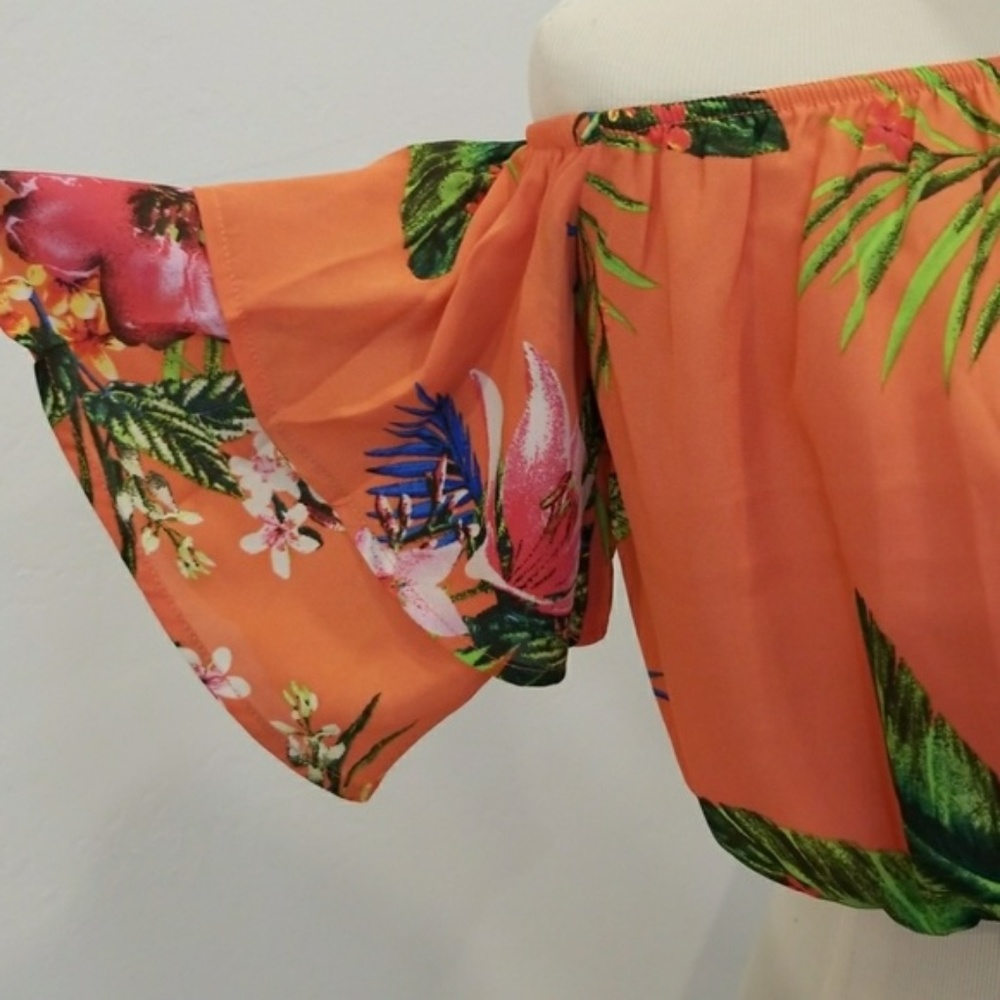 SOLD OUT She & Sky Ruffle Sleeve Crop Top - Picture 2 of 4